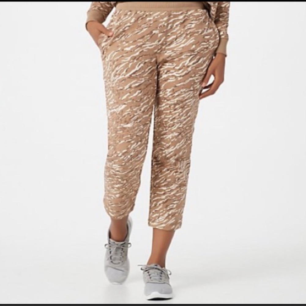 Isaac Mizrahi Live! - SOHO Printed French Terry Crop Pants / Medium Petite